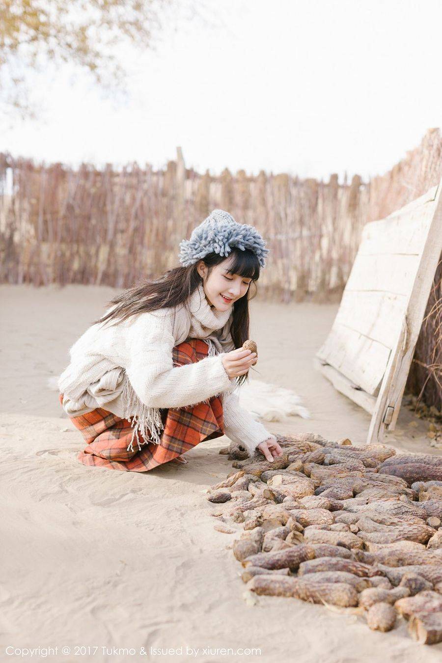 Tukmo兔几盟美女主播之应西北沙漠边小清新系列首套写真-6