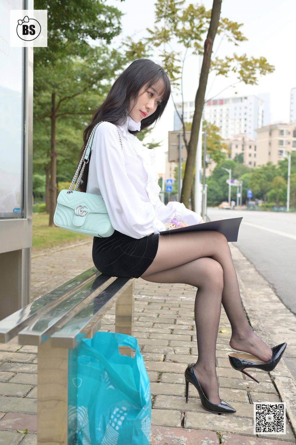 长腿美女美西黑丝美腿都市丽人公交车站奇遇记性感写真-13