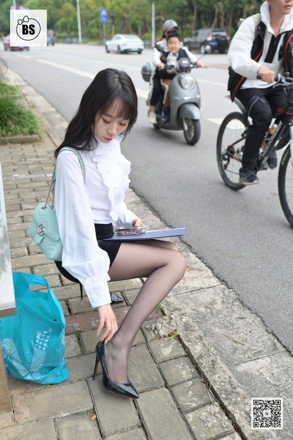 长腿美女美西黑丝美腿都市丽人公交车站奇遇记性感写真-16