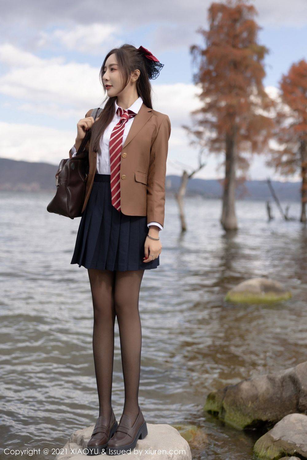 语画界性感女神王馨瑶yanni洱海边与酒店场景云南心愿写真-26