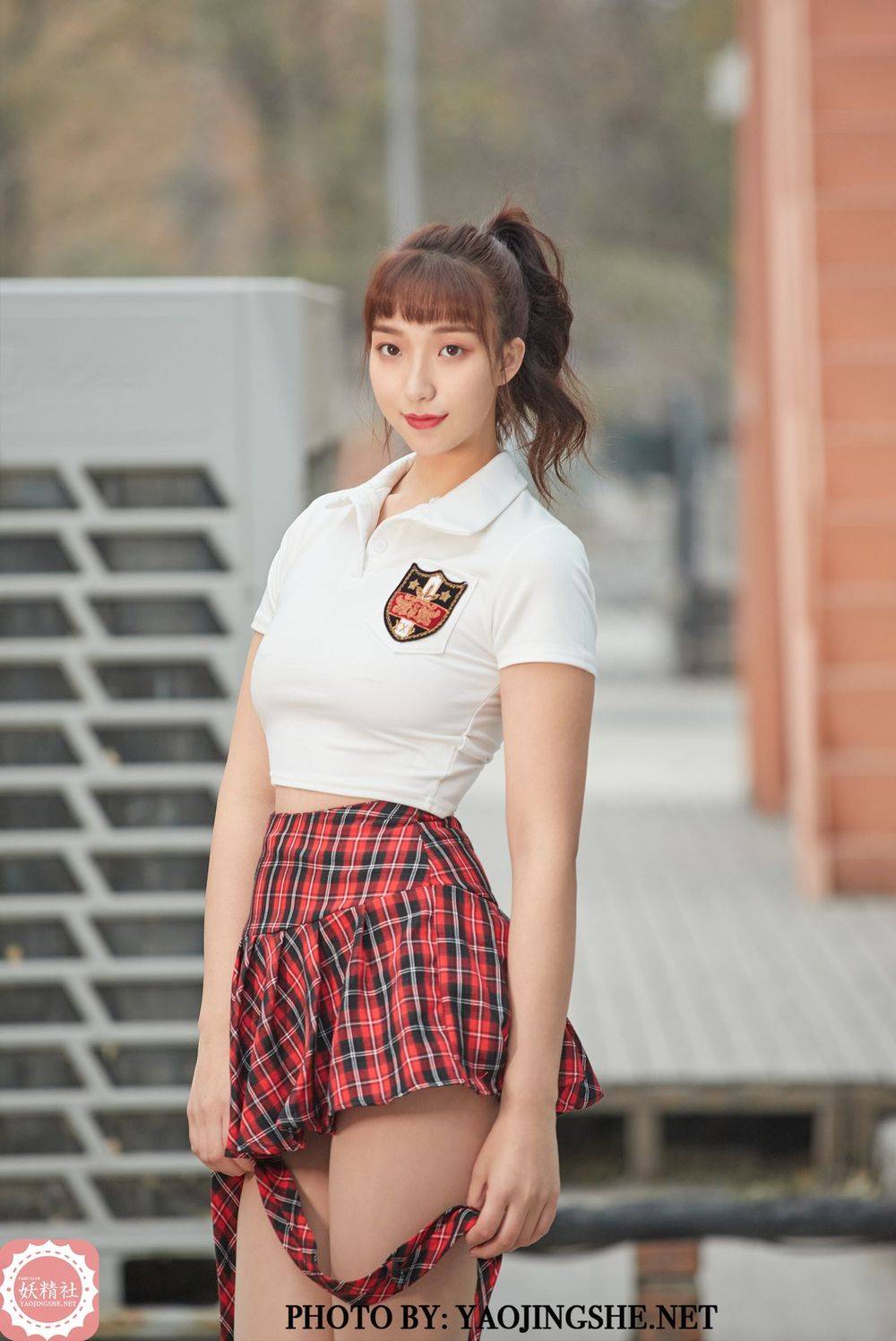 妖精社美女模特李佳儿学生制服红色格子裙假日主题套图-17