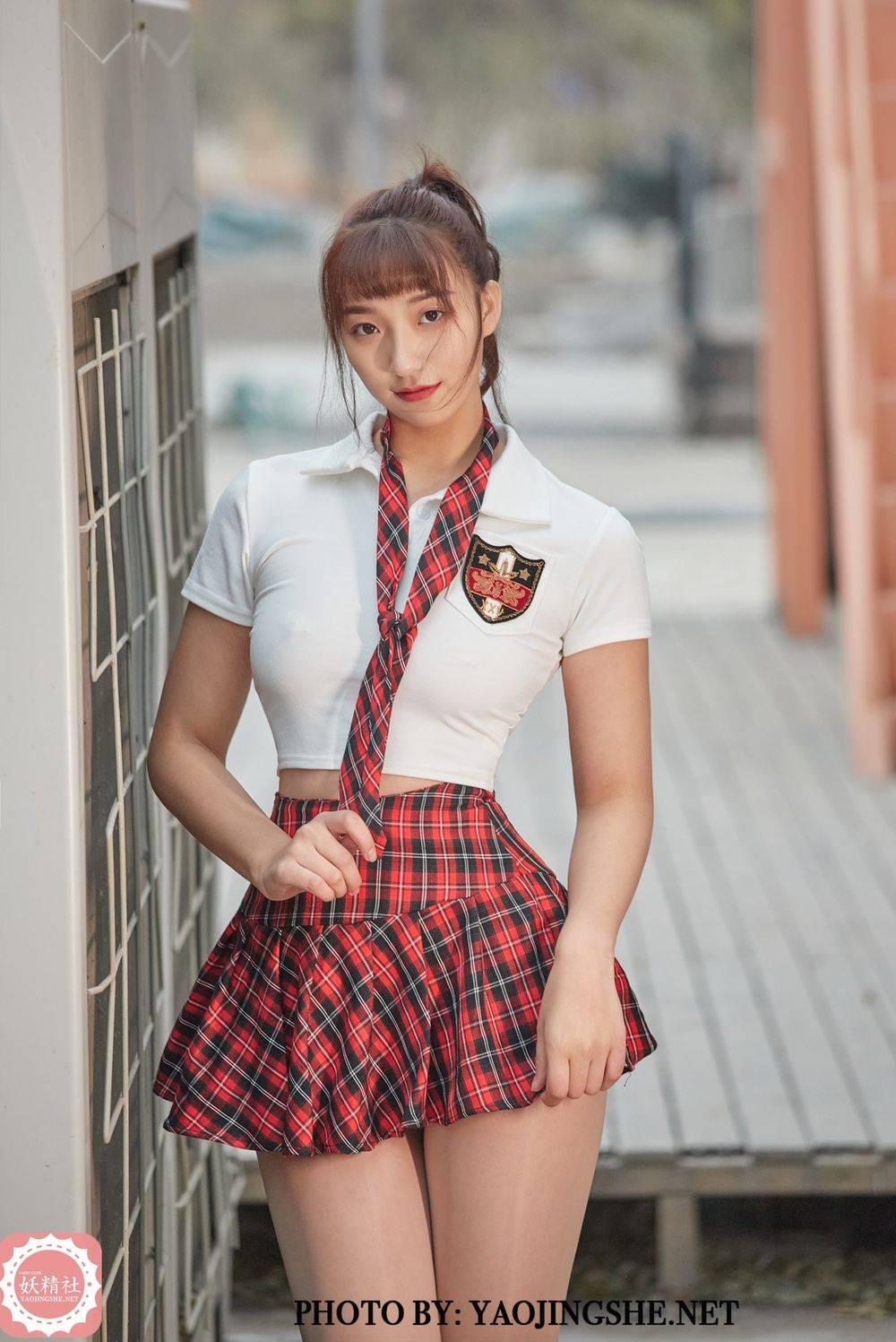 妖精社美女模特李佳儿学生制服红色格子裙假日主题套图-21