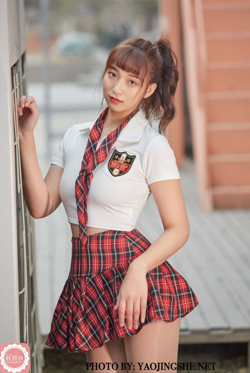 妖精社美女模特李佳儿学生制服红色格子裙假日主题套图-22