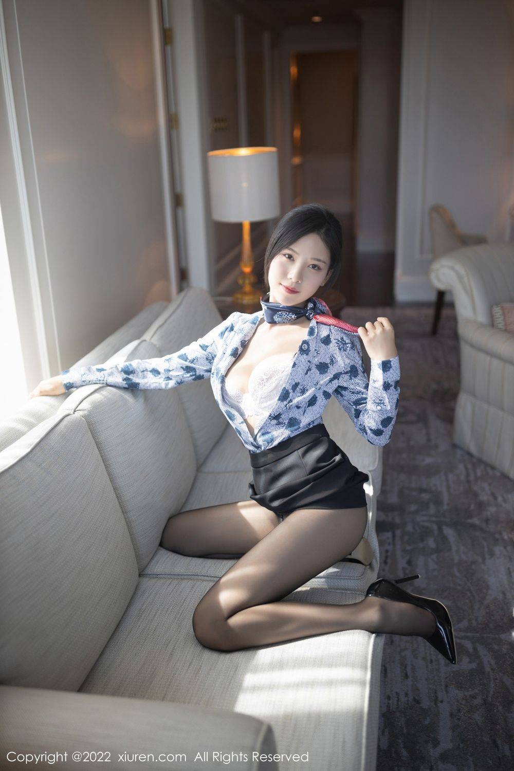 秀人网美女模特抖娘利世空姐制服+深色裙子御姐气息套图-22