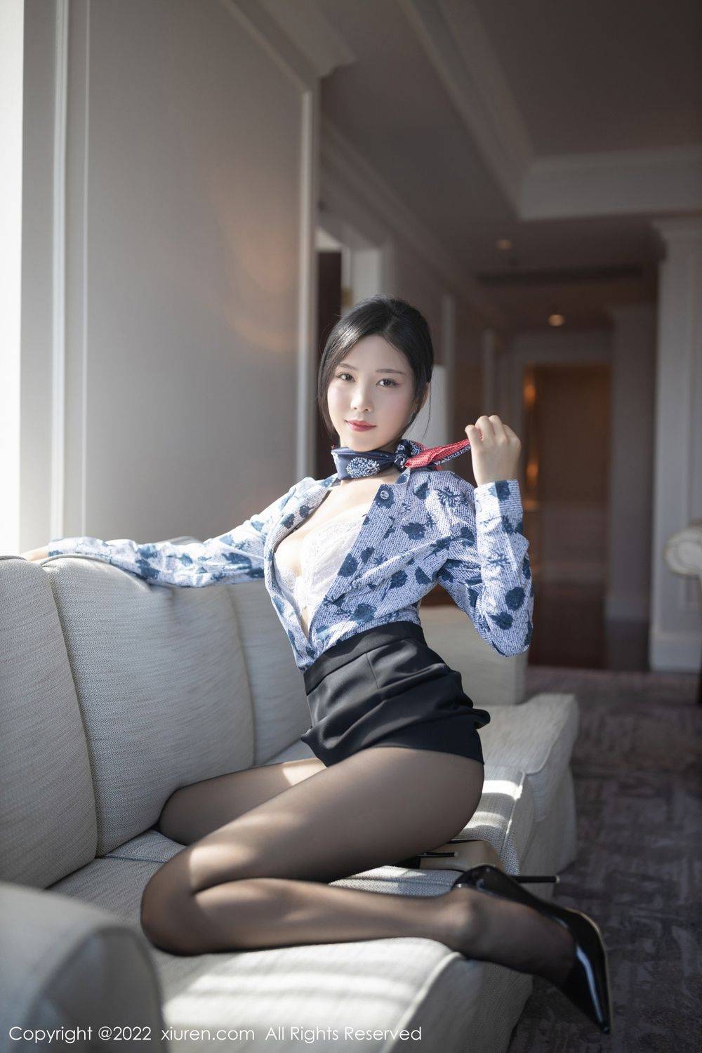 秀人网美女模特抖娘利世空姐制服+深色裙子御姐气息套图-36