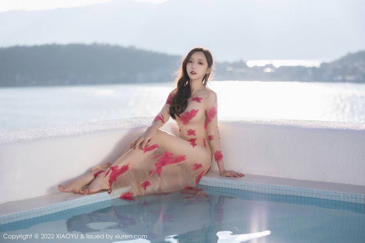 语画界性感女神王馨瑶yanni杏色花裙洱海边场景拍摄云南写真-23