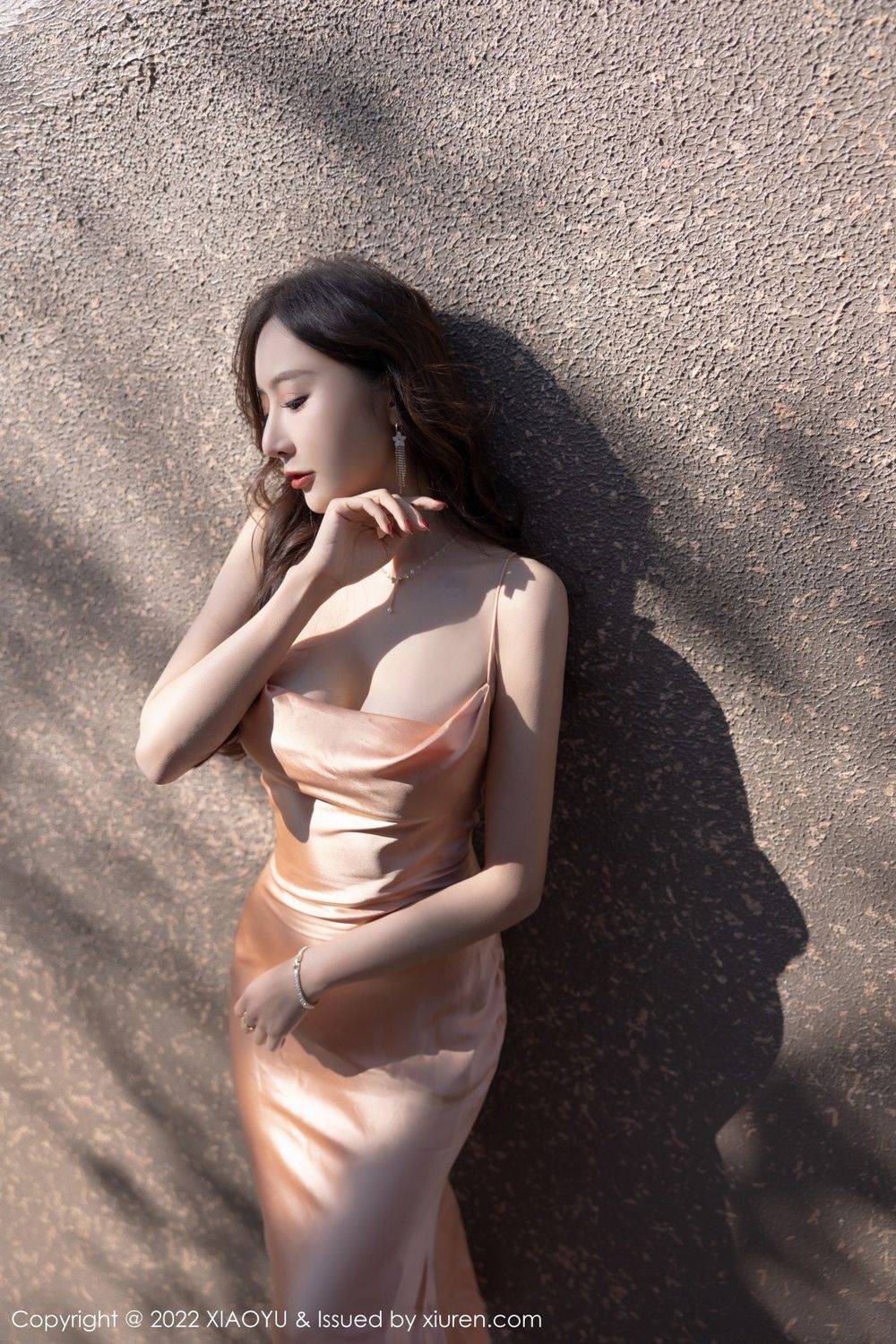 语画界性感女神王馨瑶yanni杏色花裙洱海边场景拍摄云南写真-59