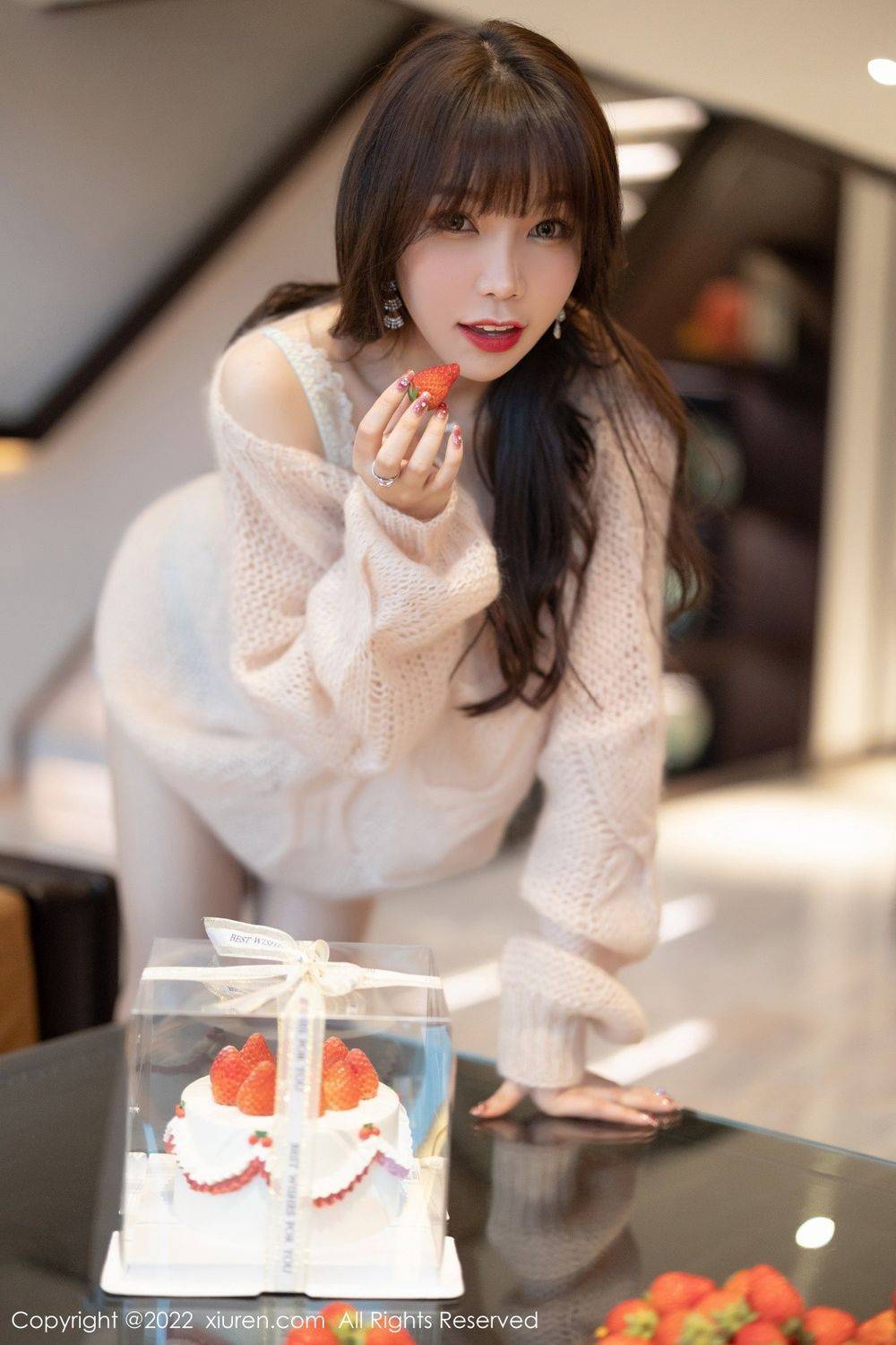 秀人网性感女神芝芝Booty淡黄色毛衣搭配短款牛仔裤妖娆写真-3