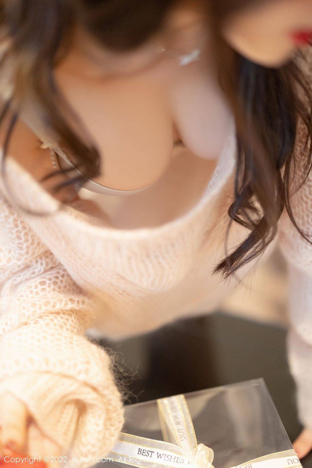 秀人网性感女神芝芝Booty淡黄色毛衣搭配短款牛仔裤妖娆写真-6