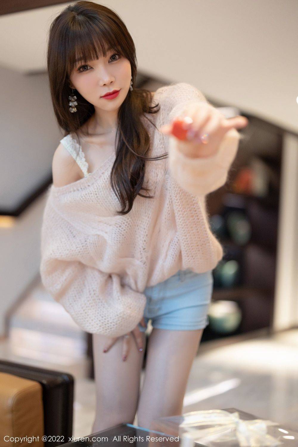 秀人网性感女神芝芝Booty淡黄色毛衣搭配短款牛仔裤妖娆写真-39