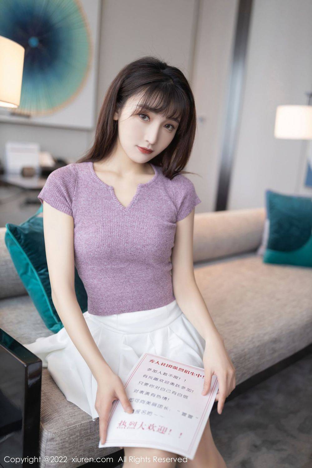 秀人网美女模特陆萱萱紫色猫上衣搭配白色短裙撩人写真-5