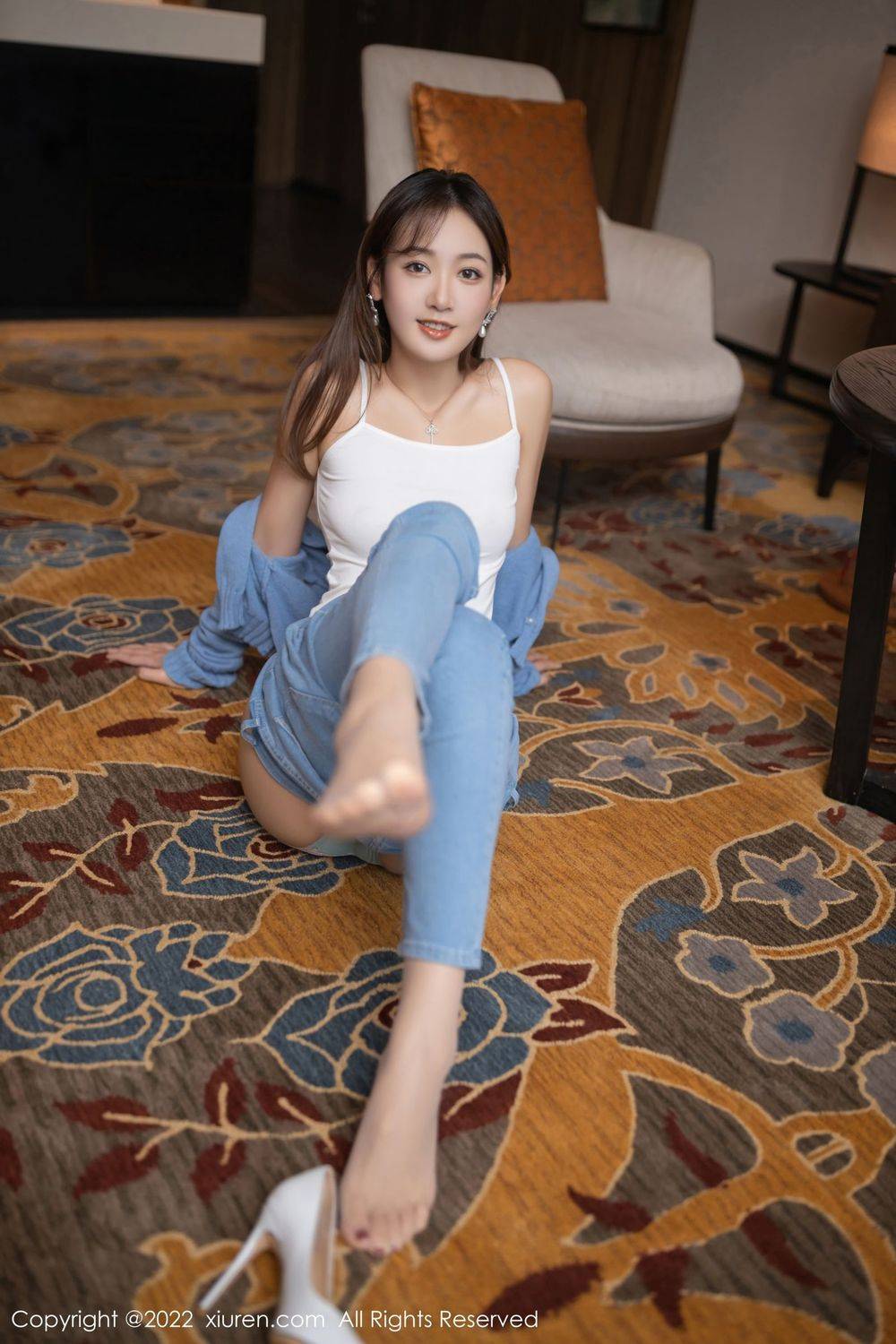 秀人网美女模特唐安琪淡蓝色上衣搭配原色丝袜系列写真-30