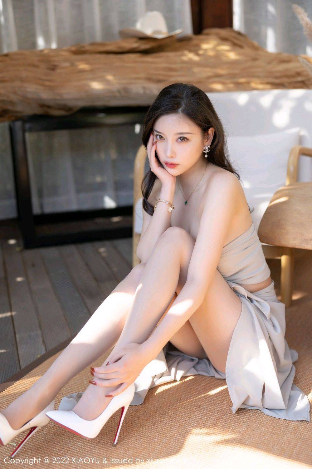 秀人网性感女神杨晨晨Yome杏色上衣长裙丝袜系列丽江旅拍-24