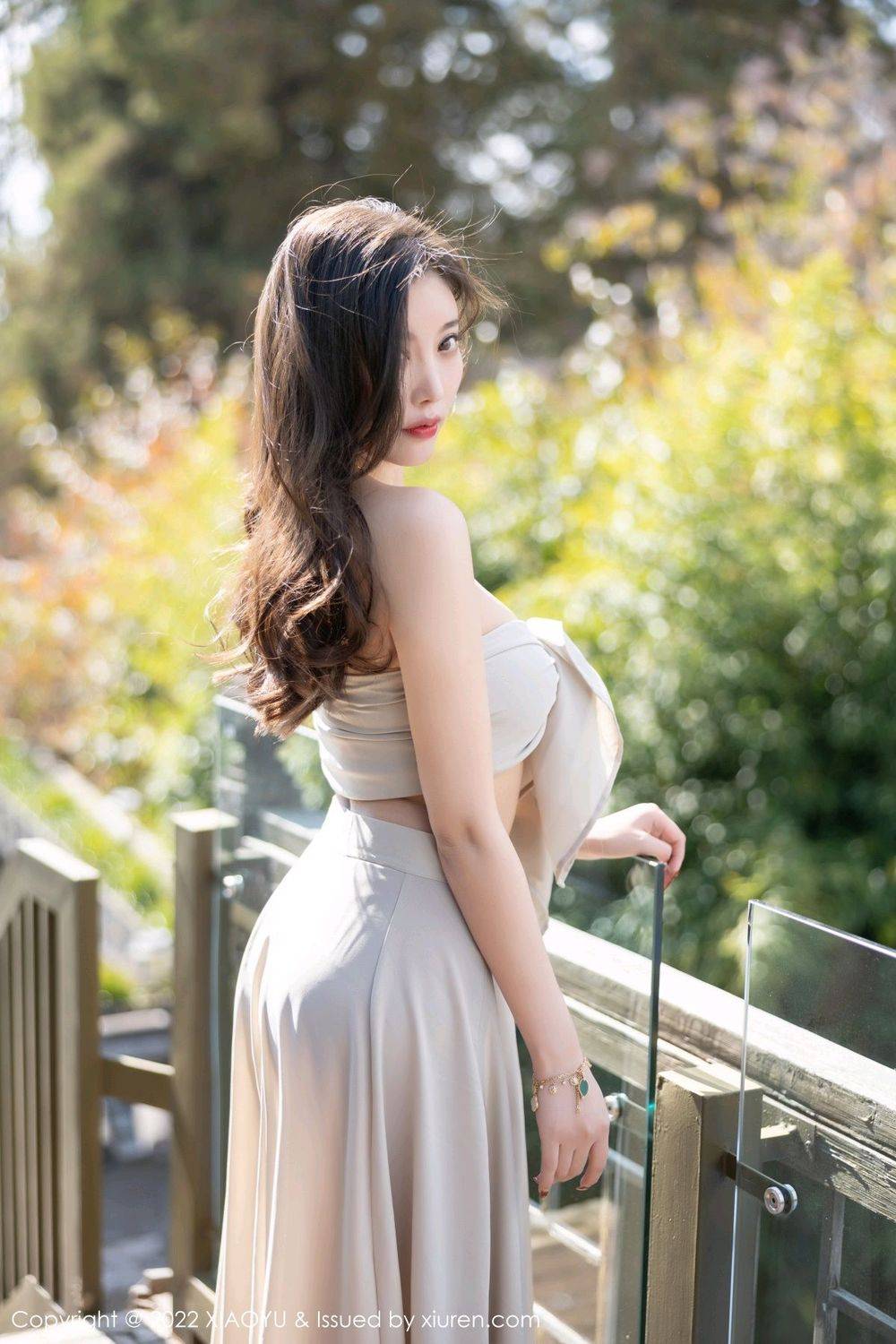 秀人网性感女神杨晨晨Yome杏色上衣长裙丝袜系列丽江旅拍-28