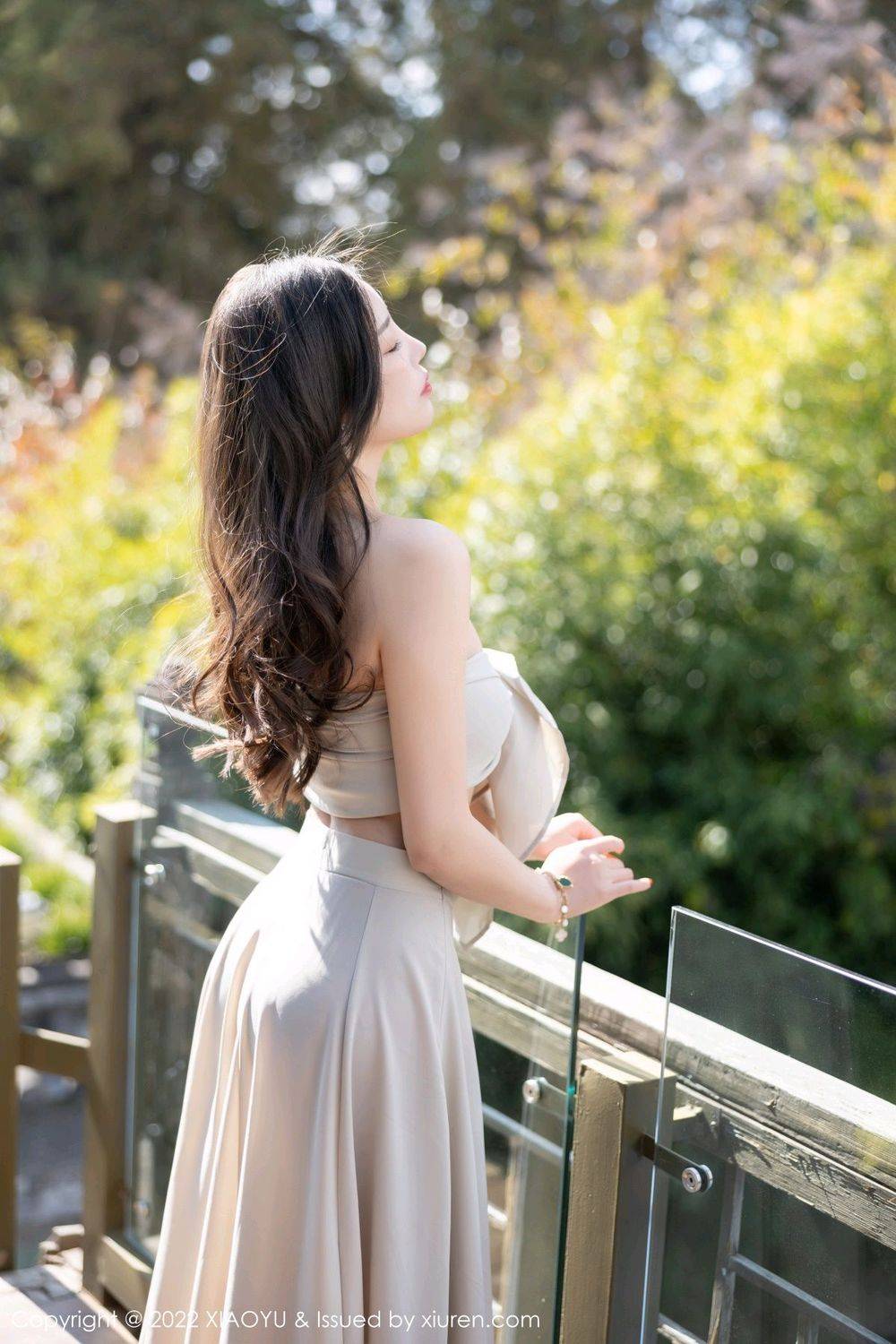 秀人网性感女神杨晨晨Yome杏色上衣长裙丝袜系列丽江旅拍-27