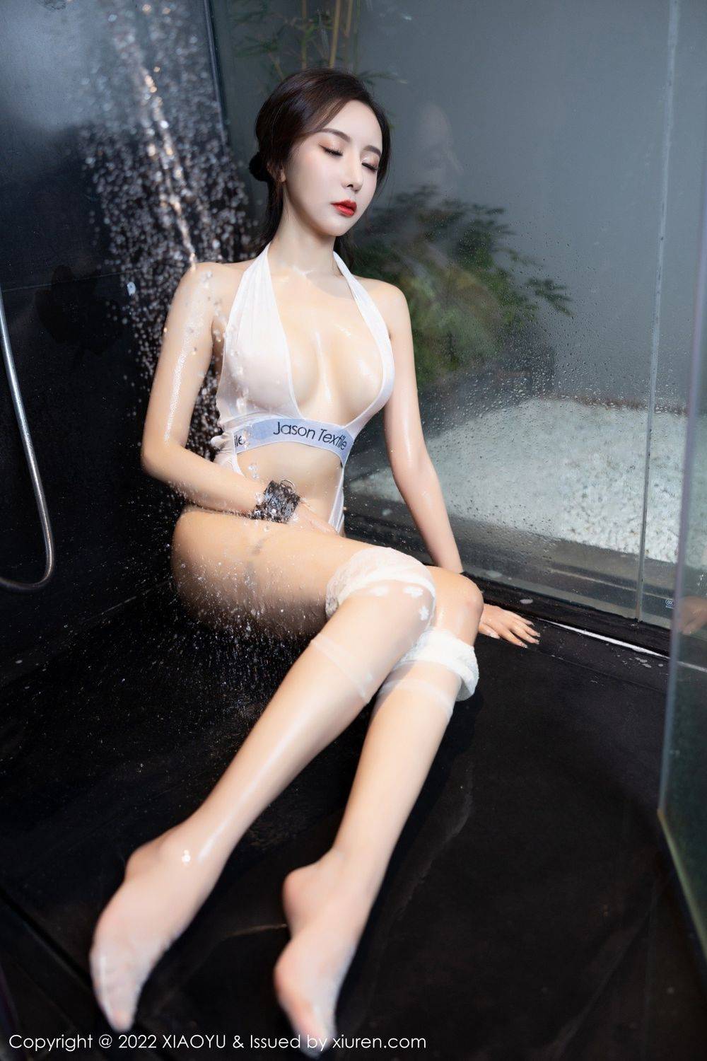 语画界性感女神王馨瑶yanni白色V领上衣搭配白丝惠州旅拍-56