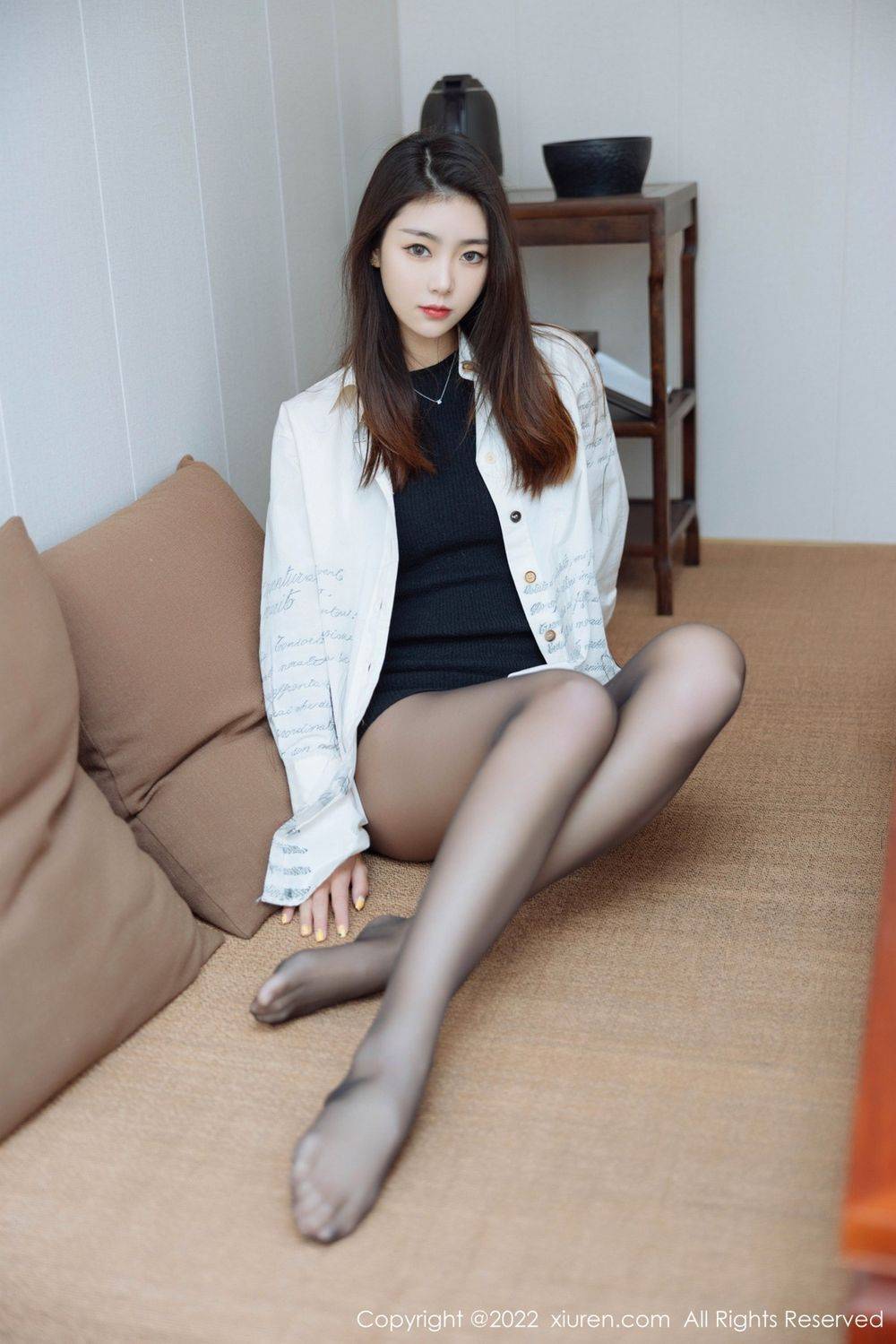 秀人网美女模特可乐Vicky绿灰色连衣短裙黑丝系列妩媚写真-34