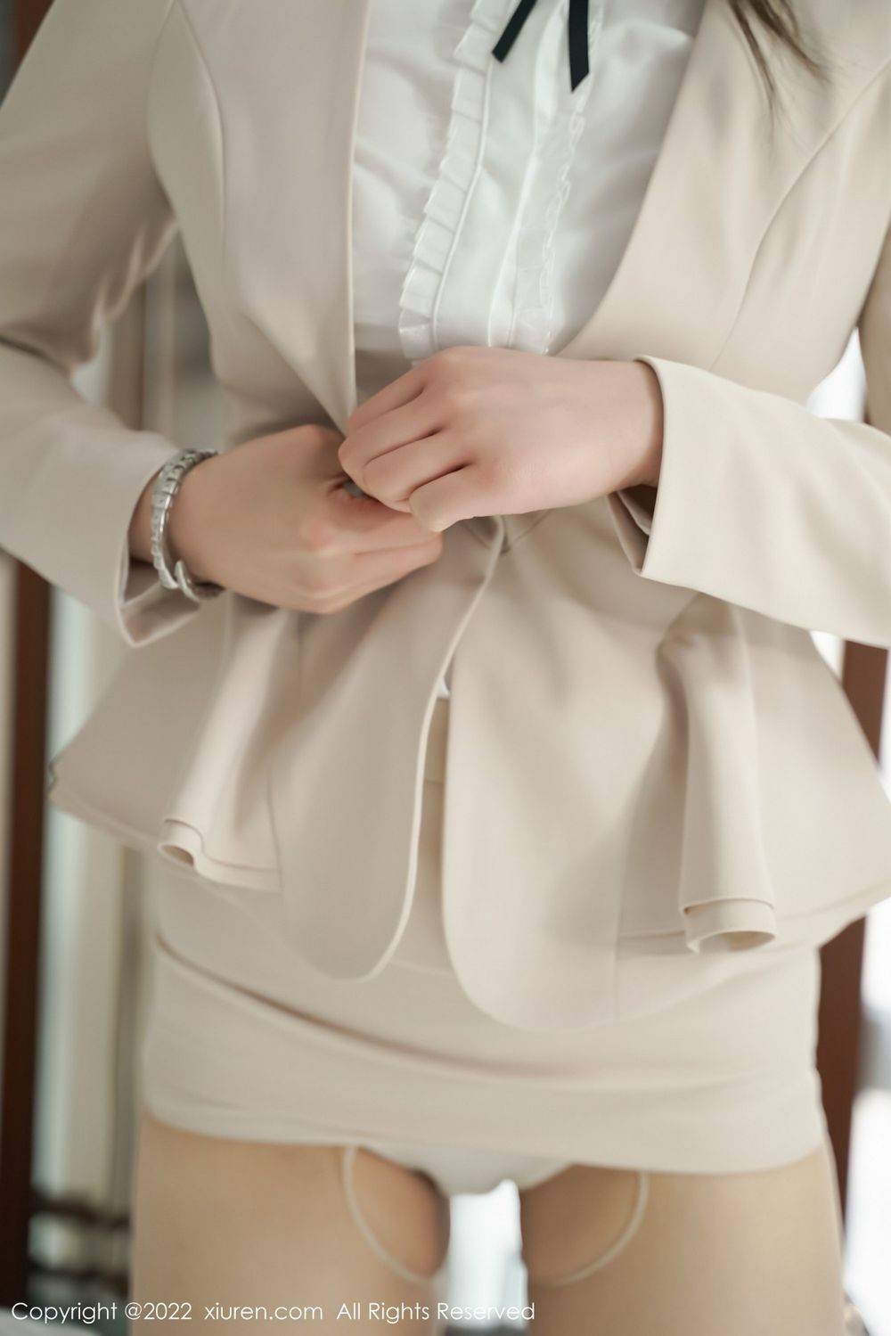 秀人网美女模特如歌fairy职场装服饰丝袜美腿系列性感写真-4