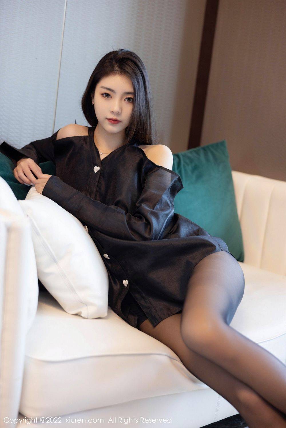 秀人网美女模特可乐Vicky粉红色吊带裙搭配黑丝主题写真-14