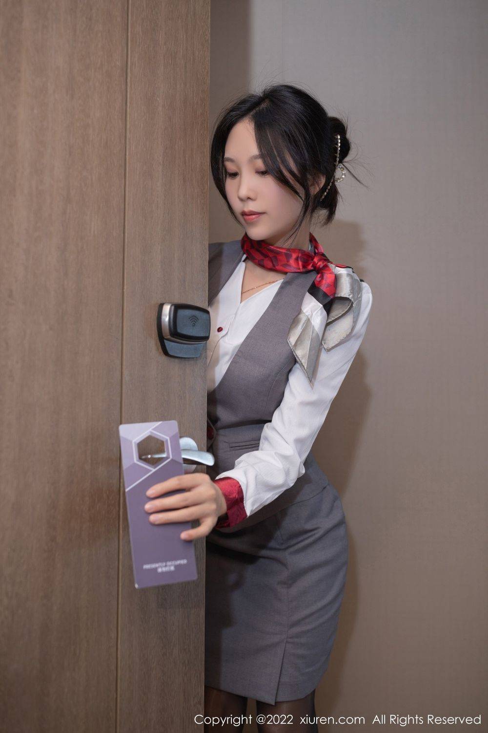 秀人网美女模特抖娘利世空姐制服黑色丝袜系列性感写真-2