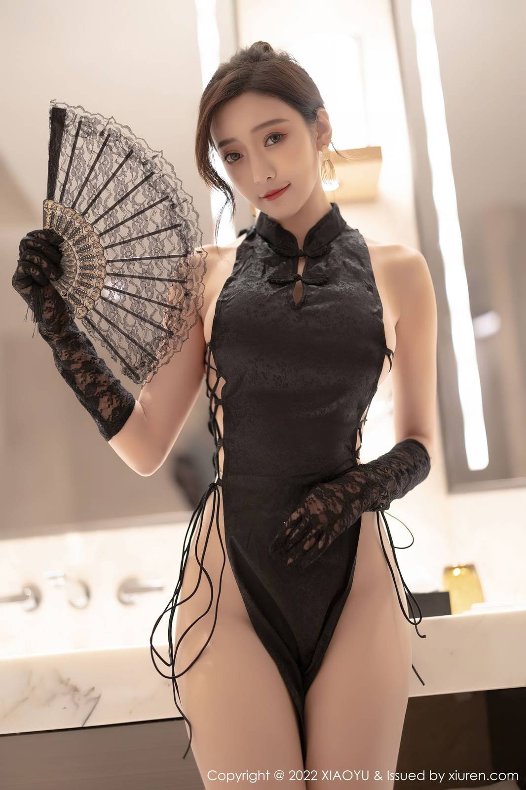 语画界性感女神王馨瑶yanni黑色服饰搭配原色丝袜惠州旅拍-8