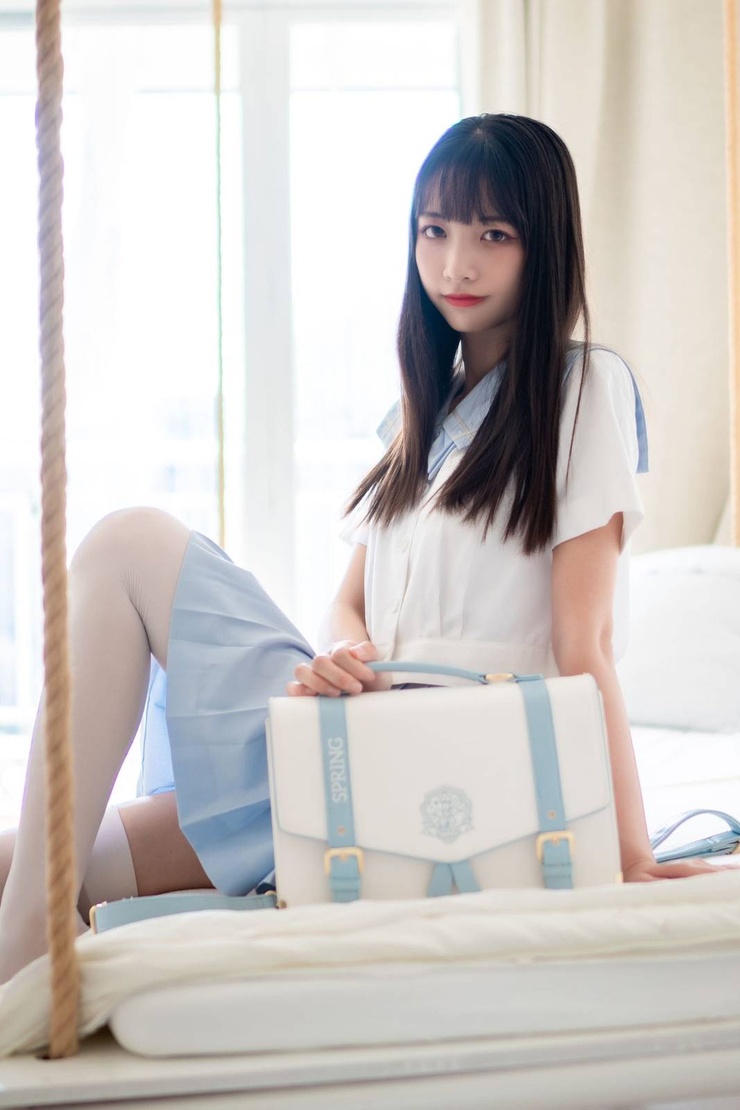 邻家妹子西呱呀呀呀JK学生制服搭配白色丝袜居家系列写真-31