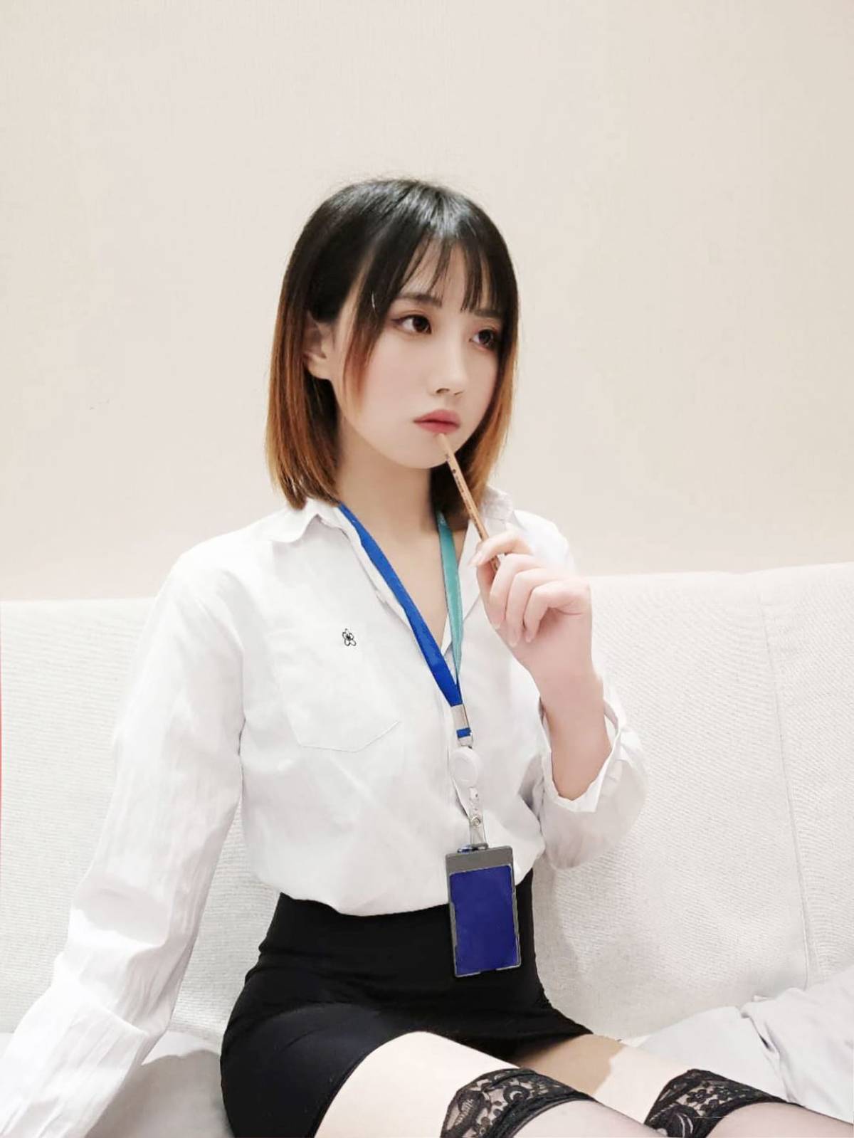 次元少女念雪ww白衬衫黑丝美腿职场OL系列性感写真-4