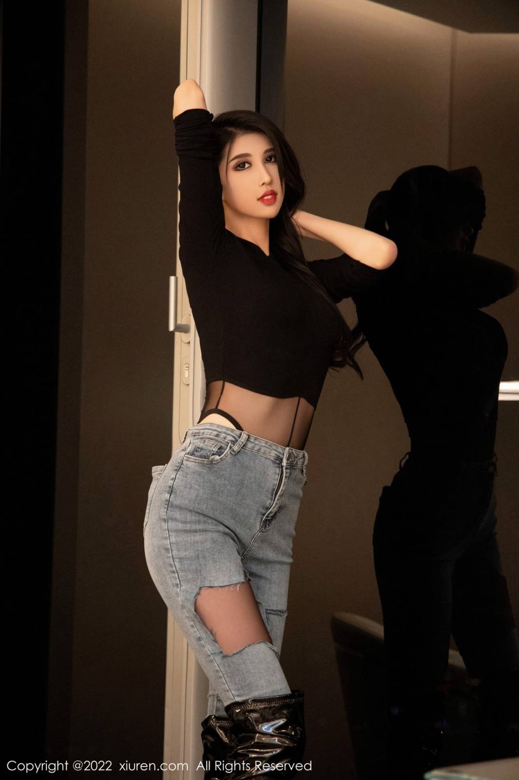 秀人网美女模特葛征Model黑色服饰蓝色牛仔裤西双版纳旅拍-4