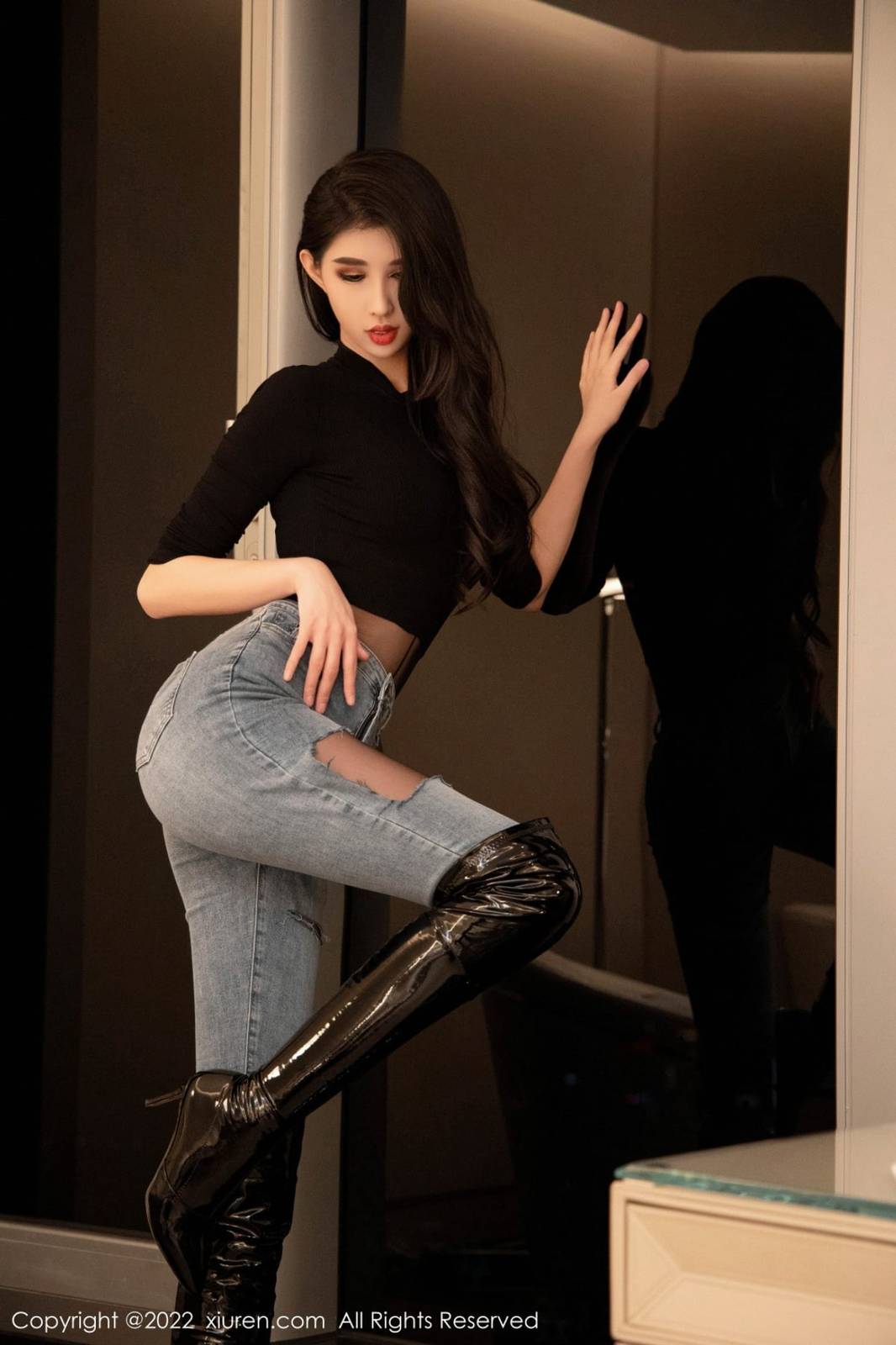 秀人网美女模特葛征Model黑色服饰蓝色牛仔裤西双版纳旅拍-13