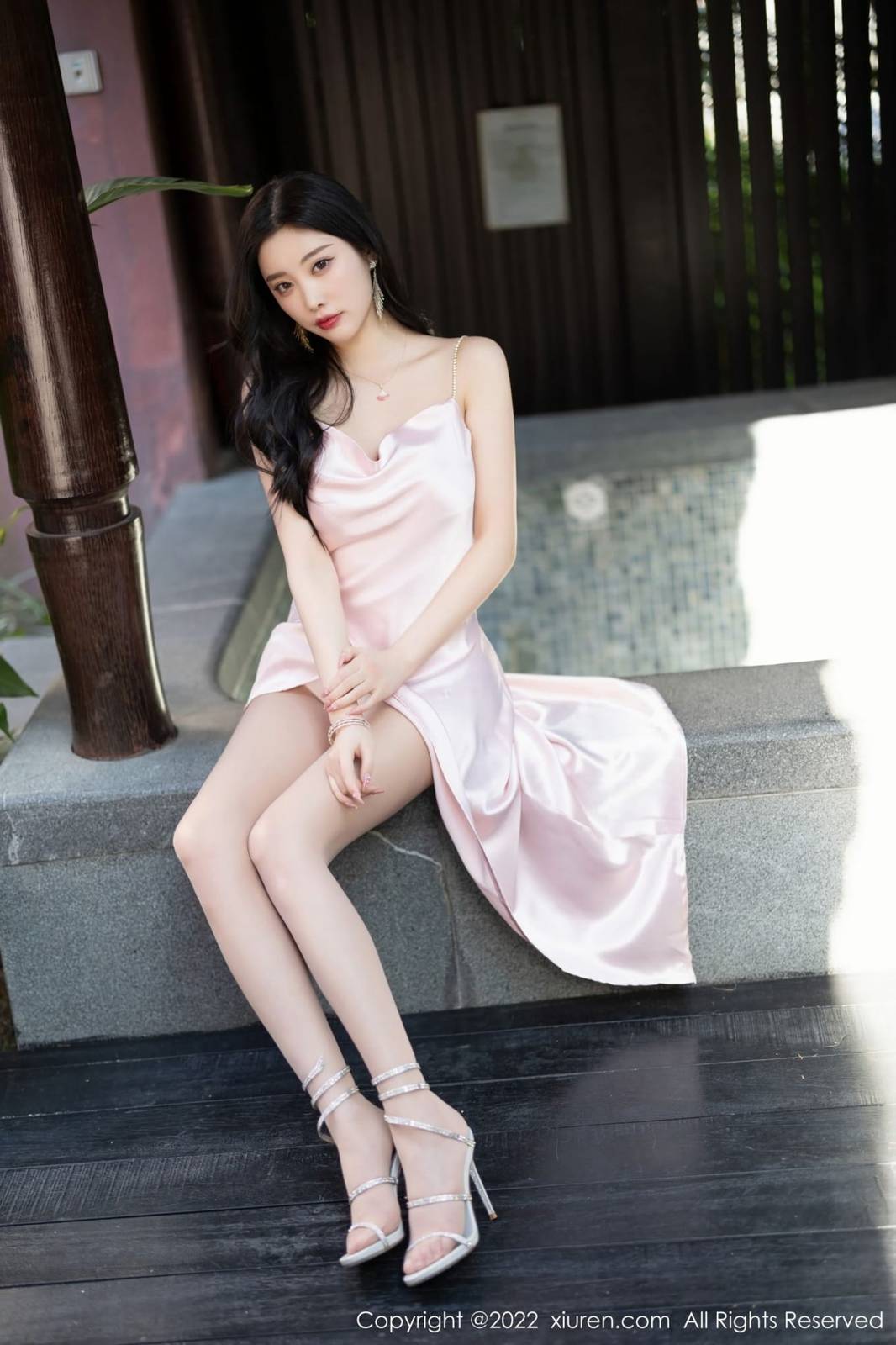 秀人网性感女神杨晨晨Yome粉色吊带长裙清凉夏日私房写真-25