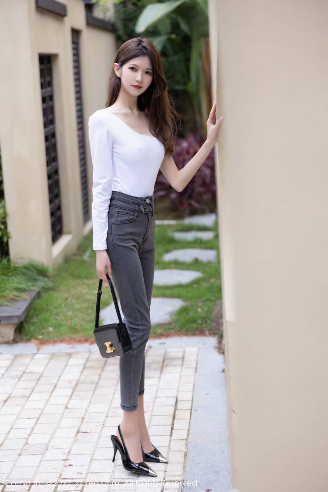 秀人网美女模特程程程-白透收身上衣配紧身牛仔裤厦门旅拍-34