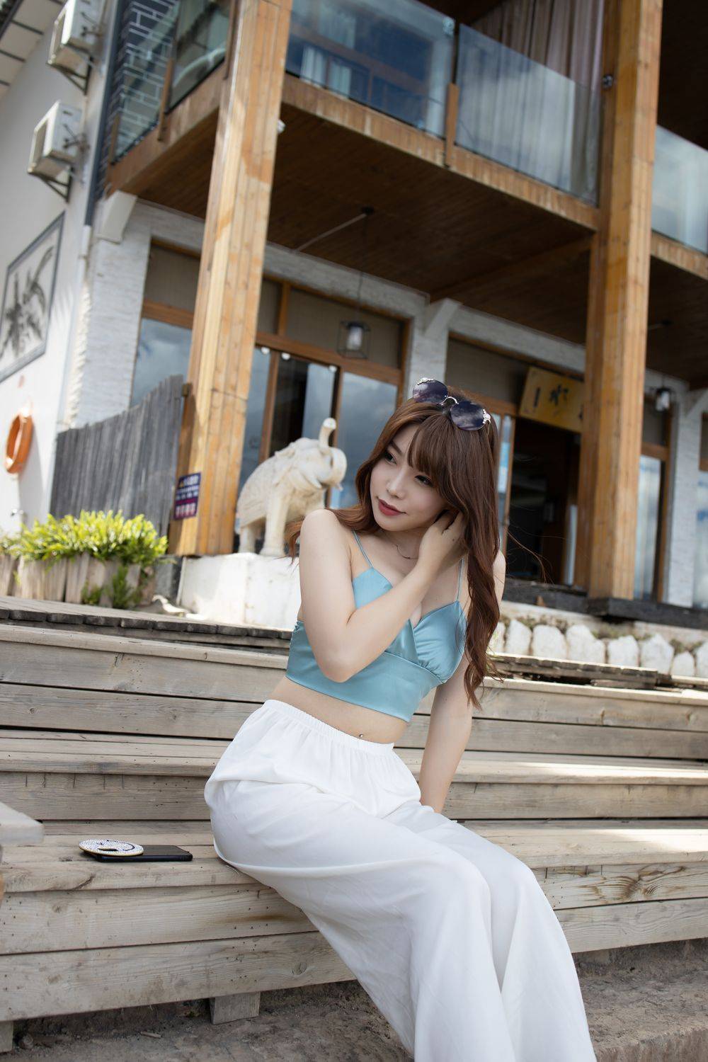 秀人网美女模特芝芝Booty白色紧身长裤都市丽人大理旅拍-60