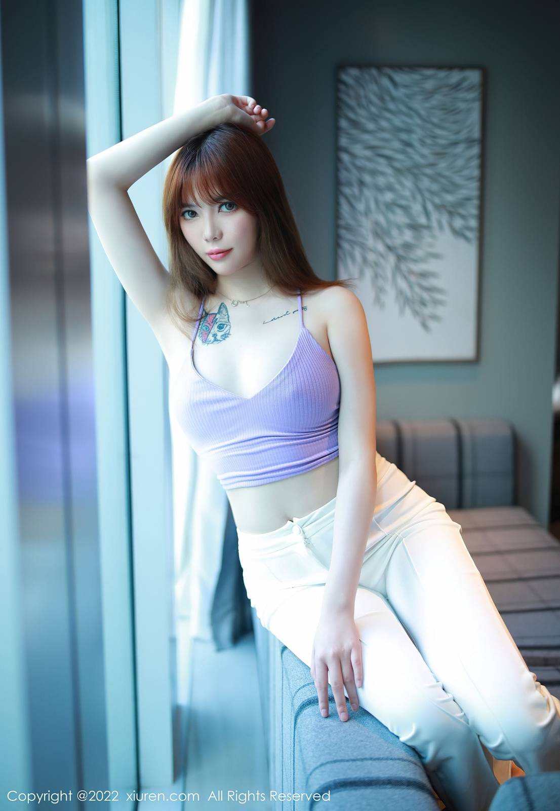 秀人网美女模特Arude薇薇紫色上衣搭配白色简约长裤写真-29