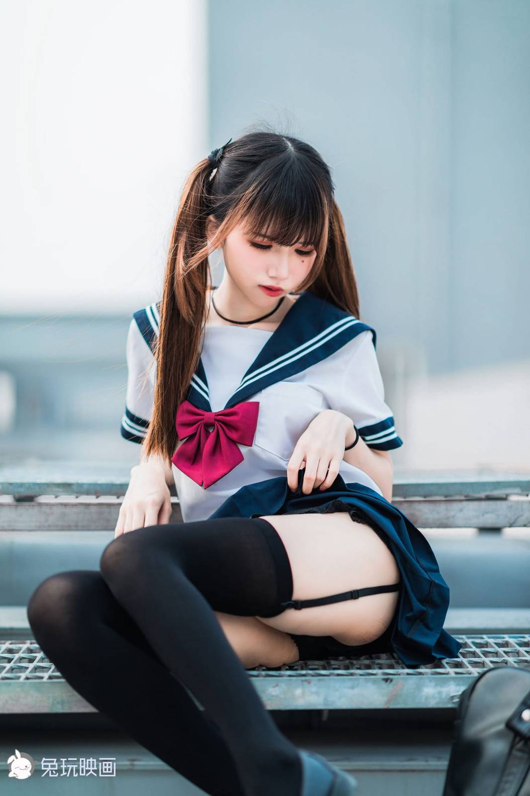 兔玩映画天台少女JK制服搭配黑色丝袜户外氧气写真-13