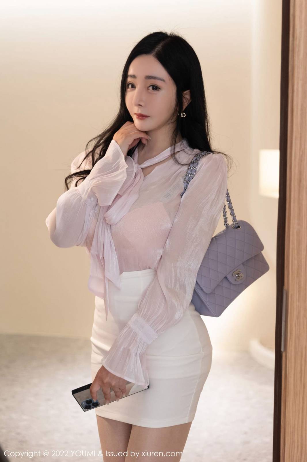 尤蜜荟美女模特允薾粉色服饰搭配白色短裙系列大理旅拍-10