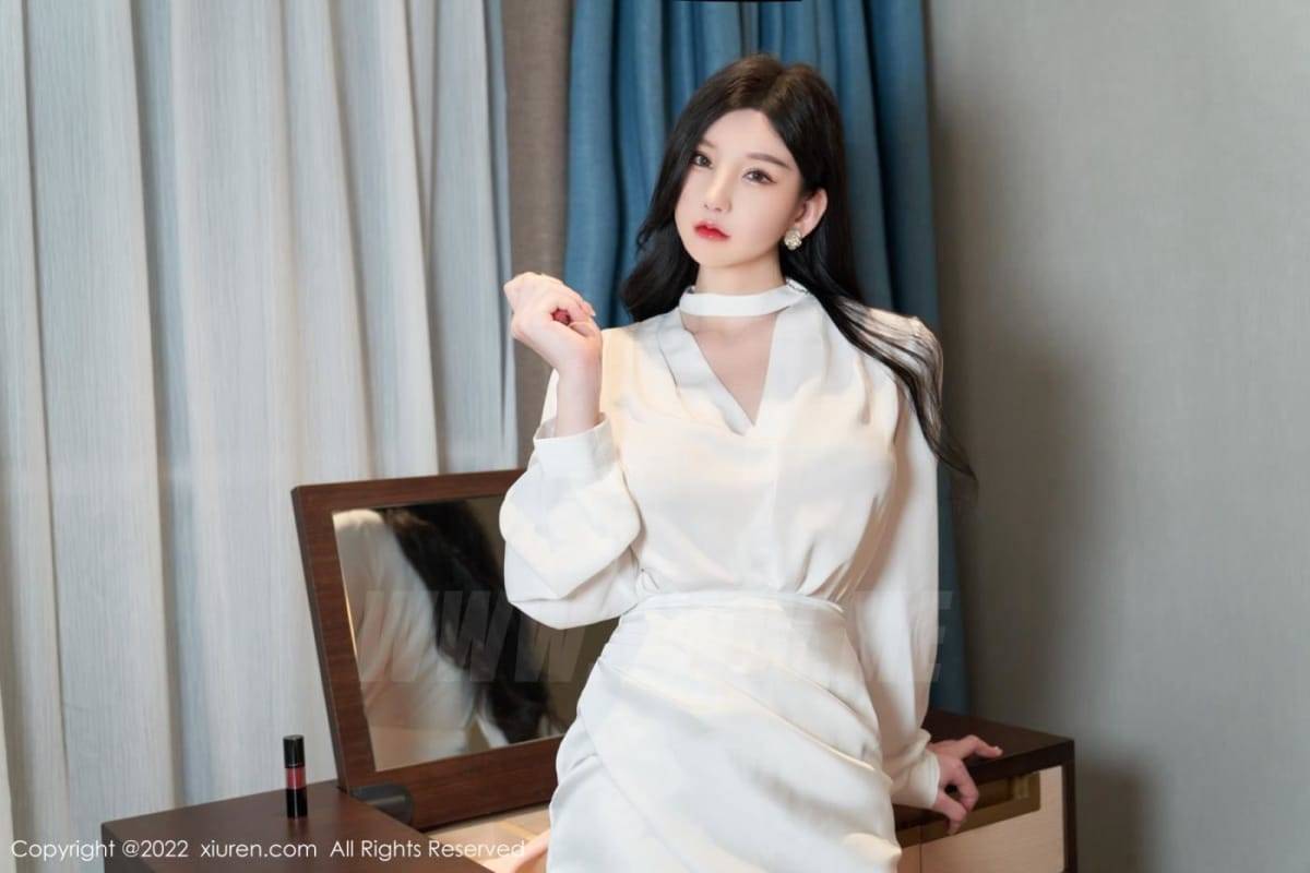 秀人网性感女神周于希Sally简约白色服饰搭配短裙私房写真-19