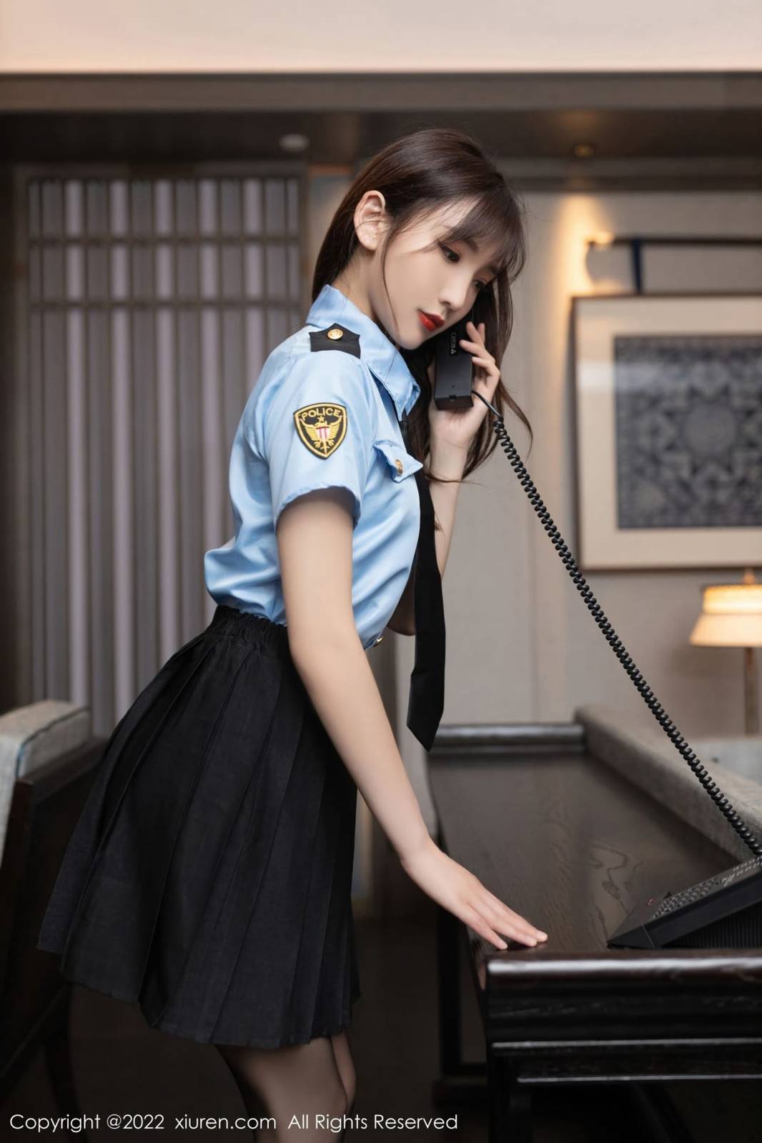 秀人网美女模特陆萱萱女警官制服搭配魅惑黑丝妖艳写真