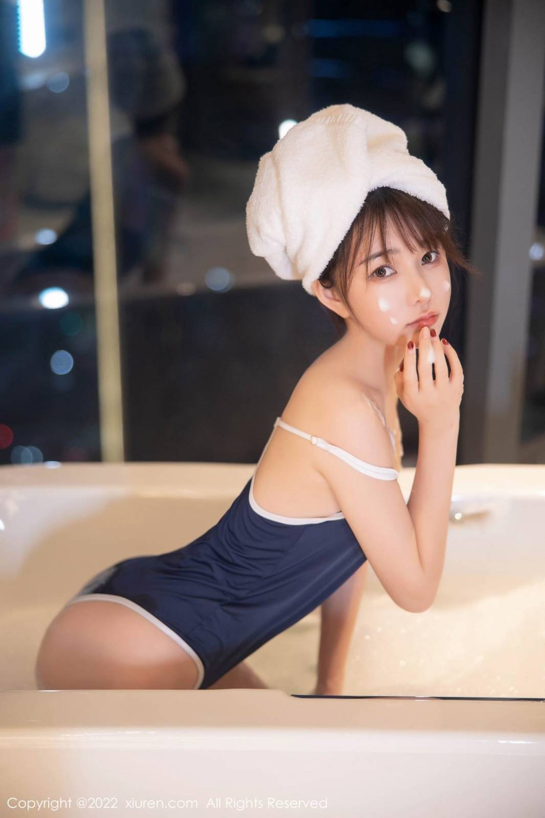 秀人网美女模特婠婠么深蓝色比基尼服饰曼妙身姿淋漓写真-16