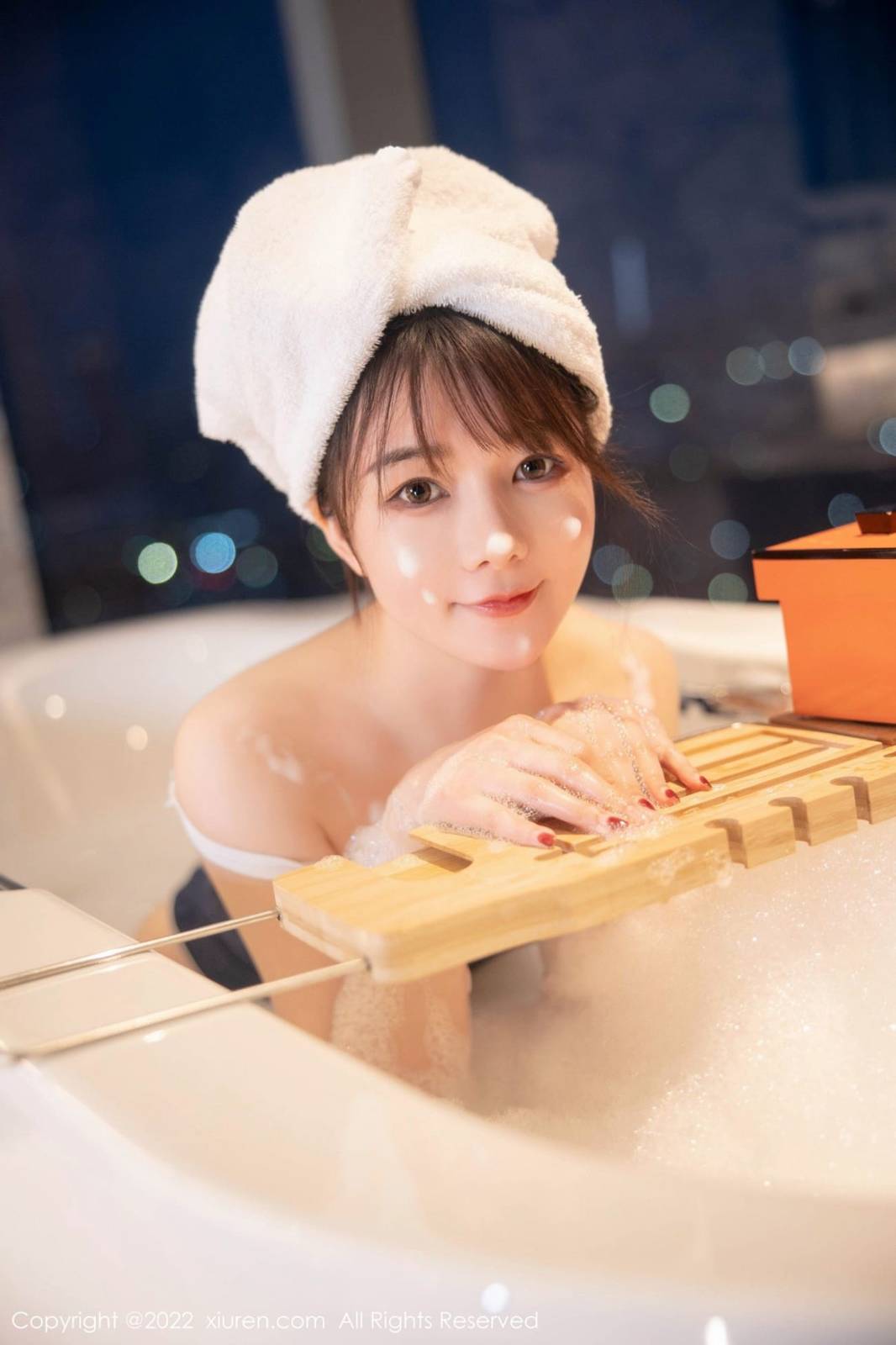 秀人网美女模特婠婠么深蓝色比基尼服饰曼妙身姿淋漓写真-21