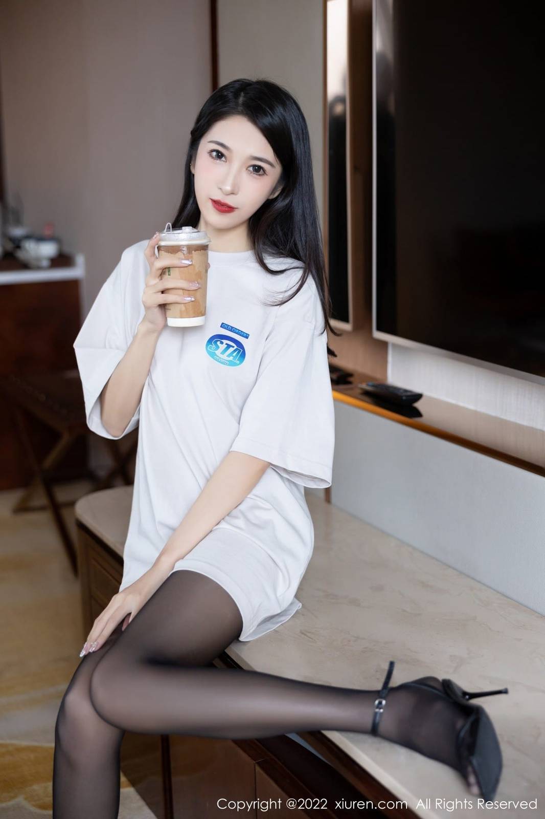 秀人网美女模特林乐一皮质连衣短裙搭配魅惑黑丝性感写真-2