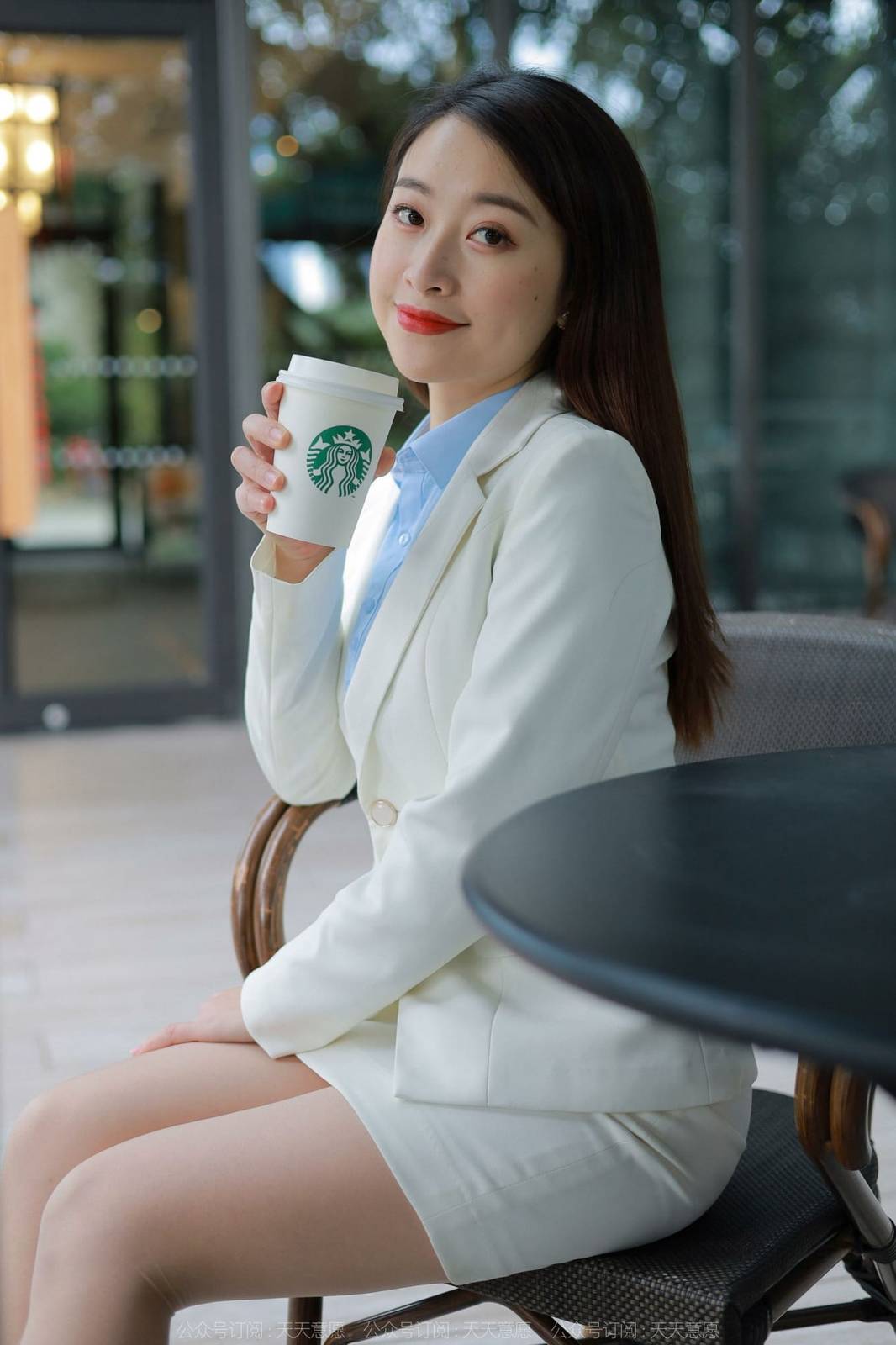 异思趣向IESS美腿模特小婕职场OL搭配丝袜美腿系列写真-74