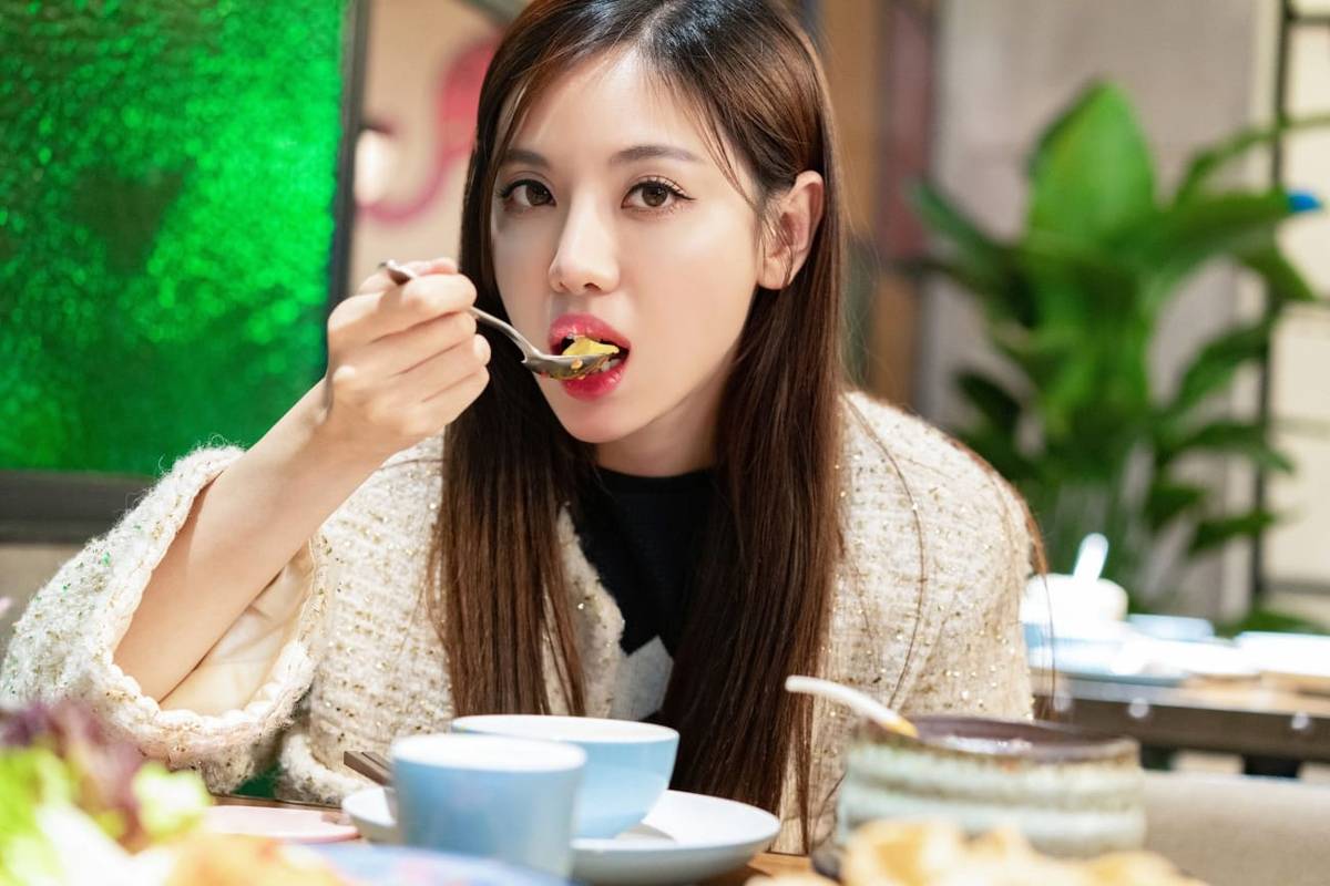 Kelagirls克拉女神静宜条纹长裙此时的暖阳主题户外写真-17