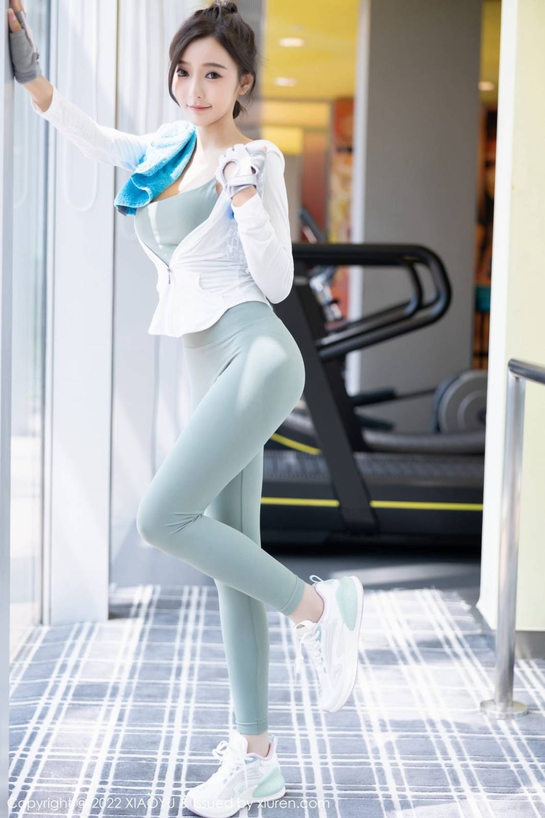 语画界性感女神王馨瑶yanni运动上衣运动裤健身房性感写真-11