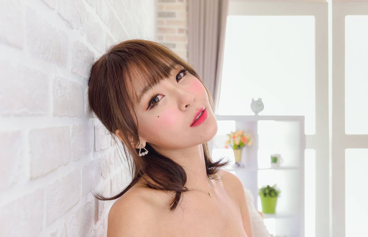 台湾正妹Winnie小雪/庄咏惠多套服饰搭配修长美腿性感写真-75