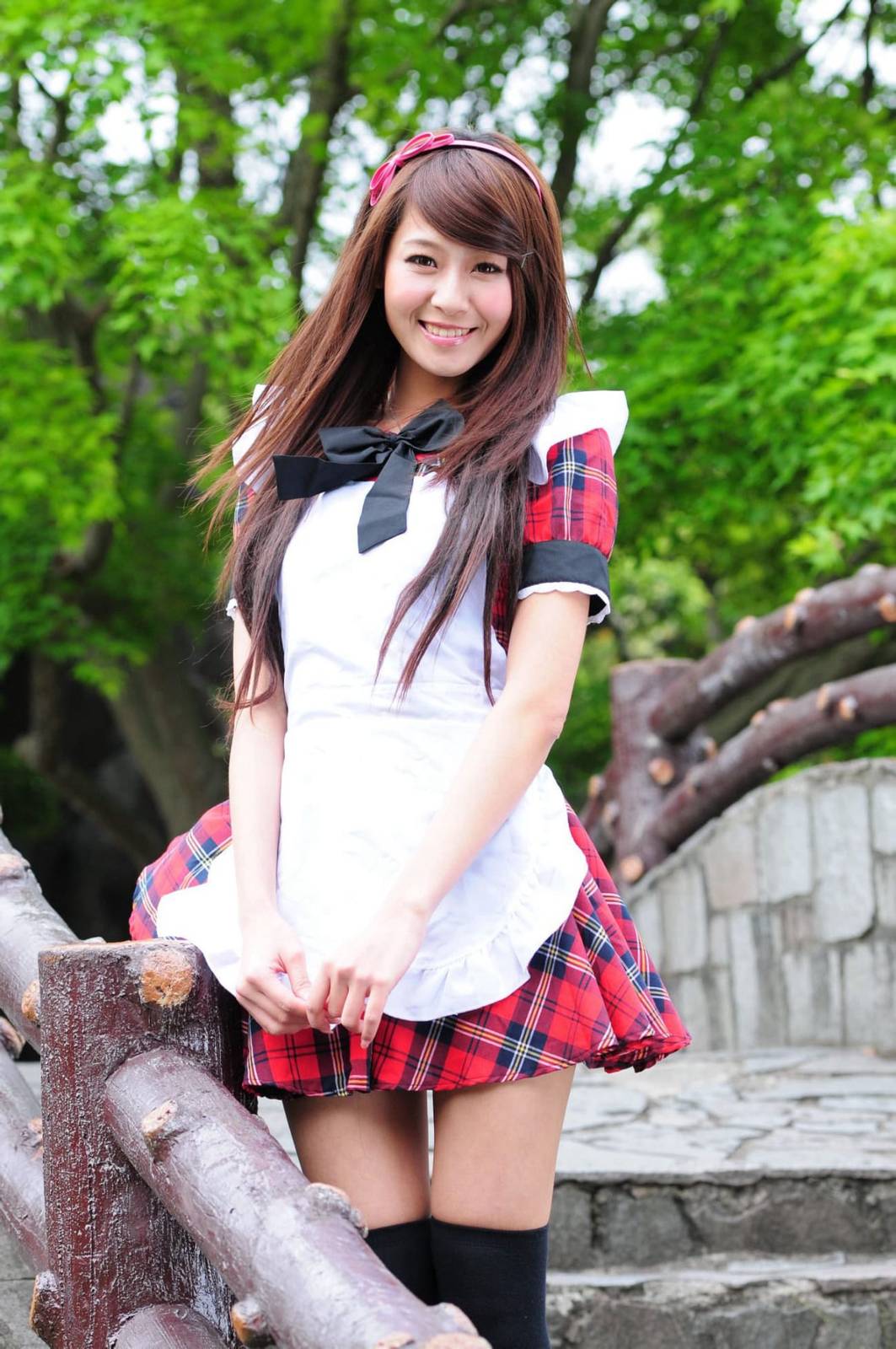 台湾正妹winnie小雪/庄温妮校园长筒袜女仆主题户外美拍