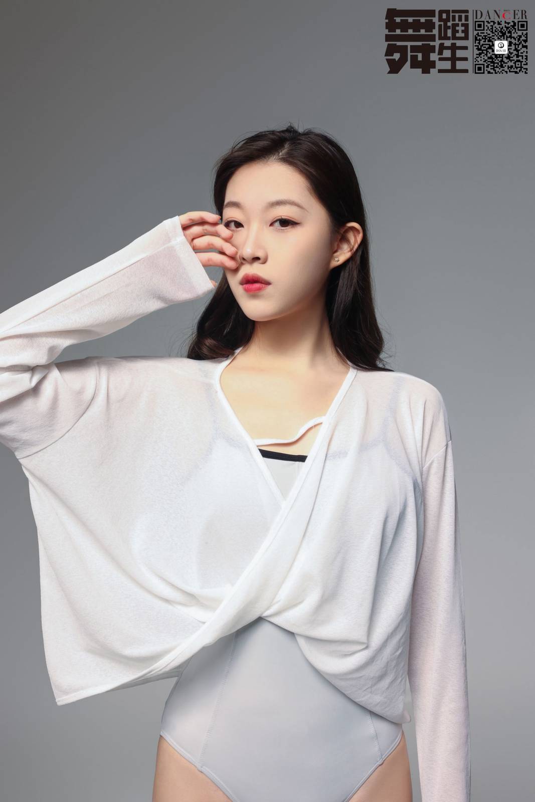 GALLI嘉丽羽修长美腿羽翼绽放舞蹈生日记主题室内写真-16