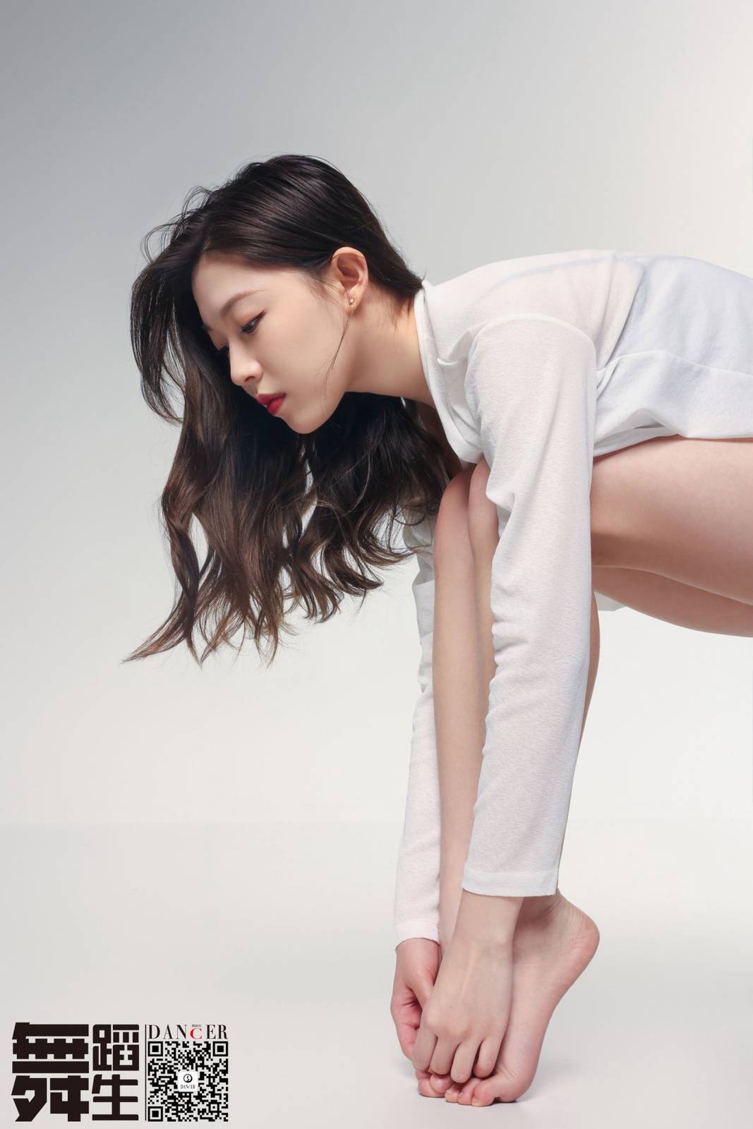 GALLI嘉丽羽修长美腿羽翼绽放舞蹈生日记主题室内写真-39