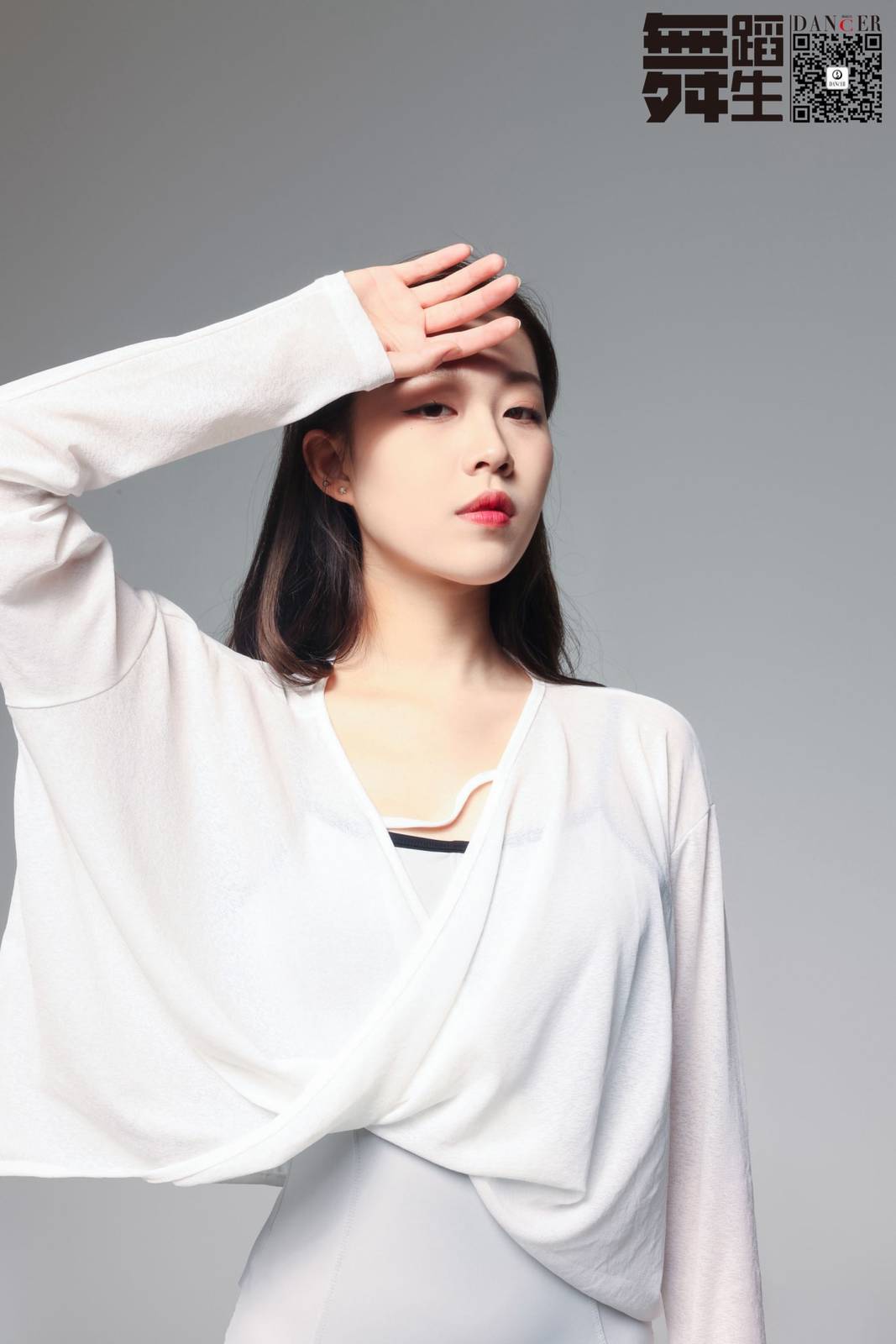 GALLI嘉丽羽修长美腿羽翼绽放舞蹈生日记主题室内写真-40