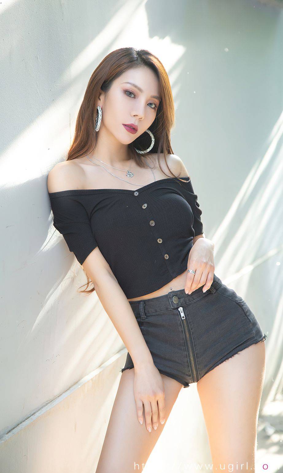 尤果圈美女模特Juicyxiaoxiao牛仔热裤微露小蛮腰性感写真-10