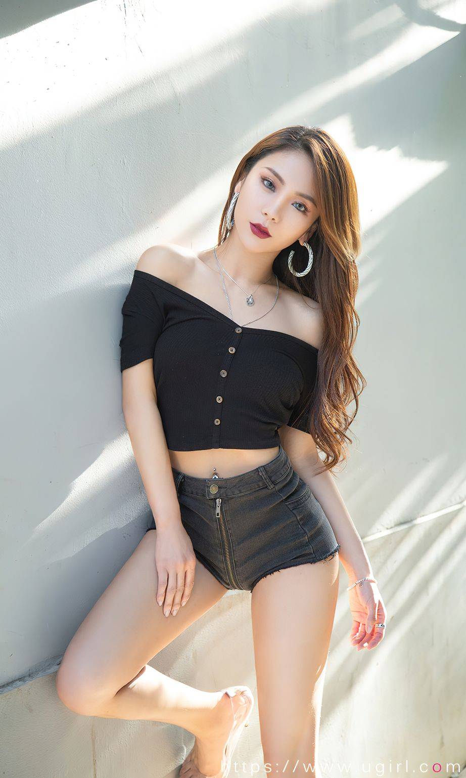 尤果圈美女模特Juicyxiaoxiao牛仔热裤微露小蛮腰性感写真-25